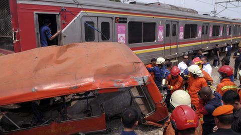 Indoneziya poytaxtida poyezd va mikroavtobusning to‘qnashuvi natijasida 14 kishi halok bo‘ldi