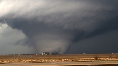 АҚШнинг Алабама штатига торнадо ёпирилди