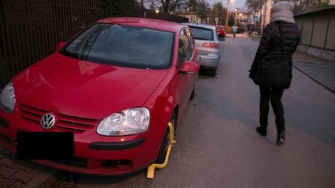 Польша президенти нотўғри парковка қилинган автомобиль учун жаримага тортилди