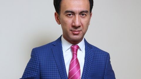 Konserti vaqtida jahli chiqqan xonanda Botir Qodirov “Istiqlol” san’at saroyiga zarar yetkazdi