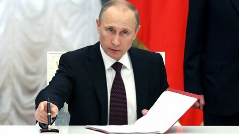 Putin Ukraina bilan erkin savdo hududi to‘g‘risidagi kelishuvni to‘xtatish haqidagi farmonni imzoladi