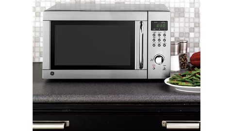 AQShlik ayol o‘z farzandini mikroto‘lqinli pechda “pishirdi”