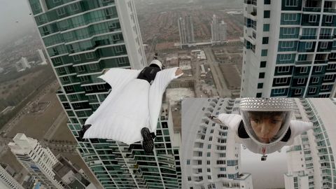 Italiyalik ayol Panamadagi osmono‘par binolar orasidan hech qanday hissiyotsiz uchib o‘tdi (video)