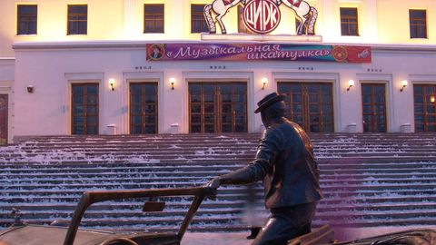 Moskvadagi Nikulin sirkida gimnastikachi qiz 25 metr balandlikdan qulab, omon qoldi