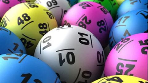 Britaniyalik ayol kir yuvish chog‘ida 47 mln dollarlik yutuqqa ega lotereya chiptasiga zarar yetkazib qo‘ydi