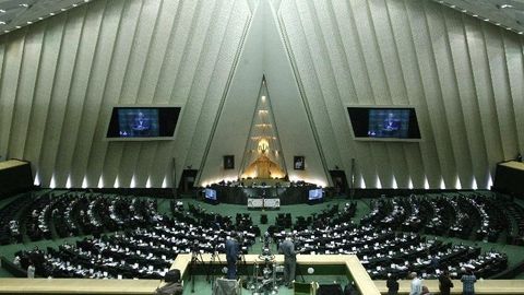 Eron parlamenti Saudiya Arabistoni bilan diplomatik munosabatlar darajasini pasaytirishga chaqirdi