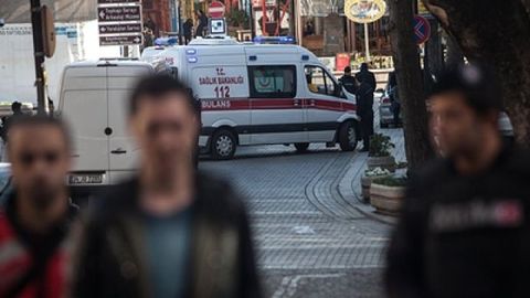 Сурия ҳудудидан отилган снаряд Туркиядаги мактаб яқинида портлаши оқибатида 2 киши ҳалок бўлди