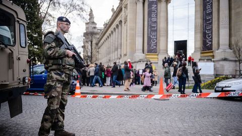 Fransiyada avtomobilida harbiy patrulni urib yuborishga uringan kimsa qo‘lga olindi