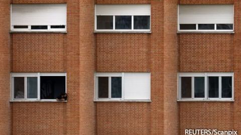 Арманистонлик қиз саккизинчи қаватдан қулаб, омон қолди