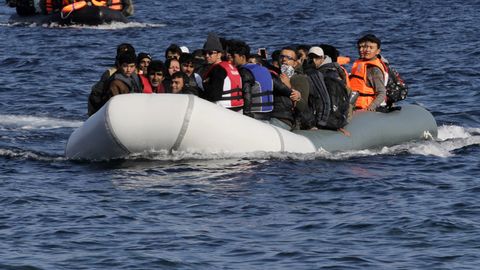 OAV: Gretsiya sohillari yaqinida ikkita qayiq cho‘kib ketdi, 20 nafardan ziyod muhojir halok bo‘ldi
