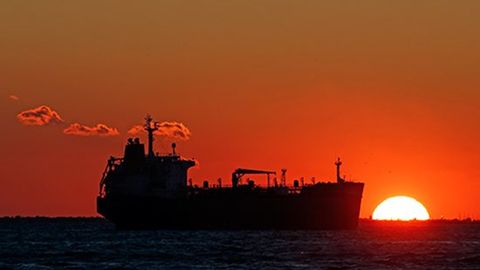 AQSh 40 yil ichida birinchi marta neftni eksport qildi