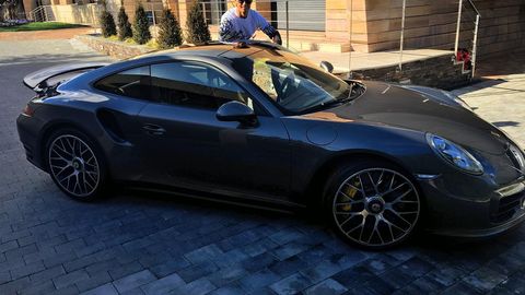 Ronaldu yangi Porsche bilan o‘zini xursand qildi