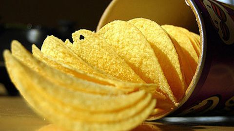 Dumada chips va gazli ichimliklarni qo‘rqinchi rasmlar bilan markalash taklif qilindi