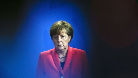 Ангела Меркель қочоқларни қабул қилишга чеклов ўрнатишдан яна бош тортди 