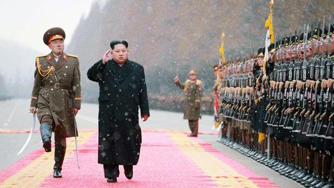 Шимолий Корея водород бомбали жанговар каллаклар билан қуролланганини эълон қилди 