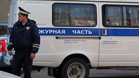 Rossiyalik erkak singlisining erini uch o‘ynashi bilan tutib olgach, uning boshini chopib tashladi