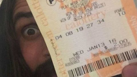 Kaliforniyalik Erik Bragg Powerball lotereyasida 1,5 milliard dollar yutib olganini ma’lum qildi