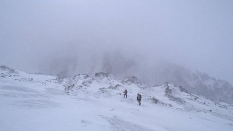 Dog‘istonda qor ko‘chkisi 55 ta aholi punktini avtomobil yo‘lidan uzib qo‘ydi