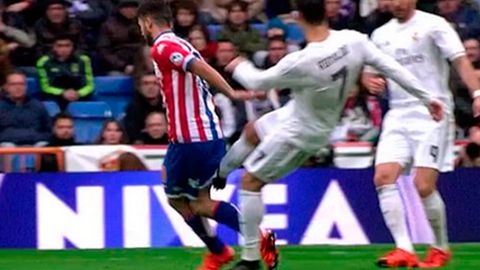 Роналду рақибини тепганидан афсусда (видео)