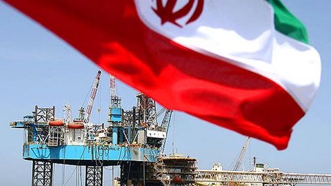 Эрон Теҳрондаги музокаралар чоғида нефть қазиб олиш ҳажмини музлатишга рози бўлди