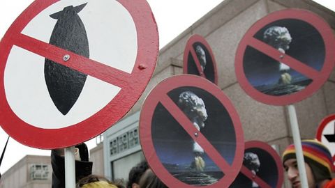 Франция Суриядаги бомбардимонларни тўхтатишга чақирди