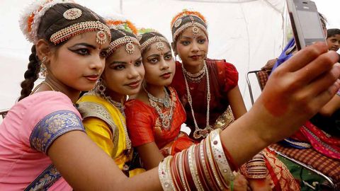 Hindistondagi Mumbay shahrining 16 hududida selfi tushish man etildi