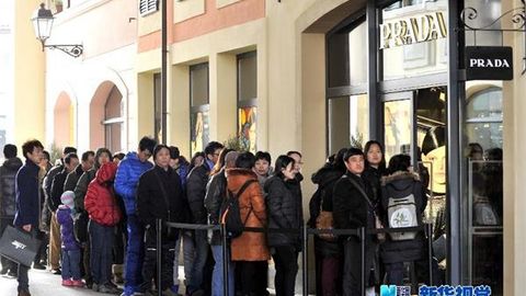 Хитойликлар 2015 йилда дунё бўйича чиқарилган люкс тоифасидаги товарларнинг деярли ярмини сотиб олди