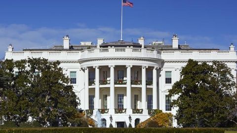 АҚШ ҳукумати Америка банкларини Россия облигацияларини тарқатишни ташкил қилишда қатнашмаслик ҳақида огоҳлантирди