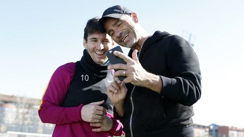 Messi Eros Ramazotti bilan uchrashdi va manfiy burchak ostida gol urdi (video)