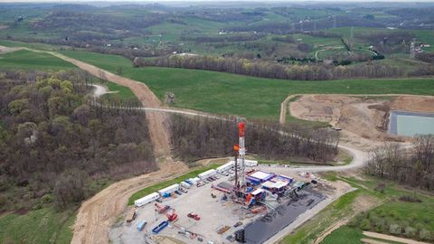 Лондоннинг Гатвик аэропорти яқинидаги кондан илк бор нефть чиқди