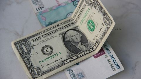 Moskva birjasida dollar kursi 69 rubldan past ko‘rsatkichni qayd qildi