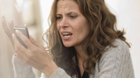 Олимлар кишиларнинг «телефон гиёҳвандлиги»га чалиниши сабабларини маълум қилди