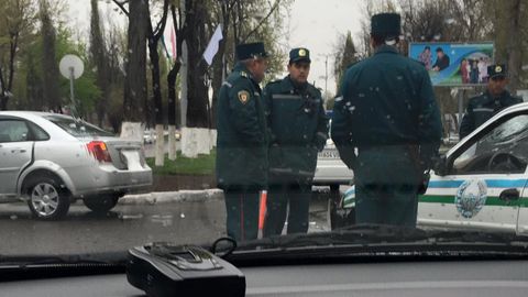Toshkentdagi “Istiqlol” san’at saroyi yaqinida militsiya Nexia’si Gentra bilan to‘qnashdi