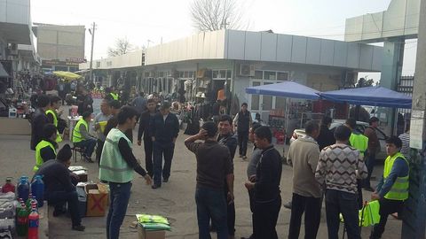 Kun fotosi: Nur qaytargichli maxsus nimcha sotuvchilar bozori