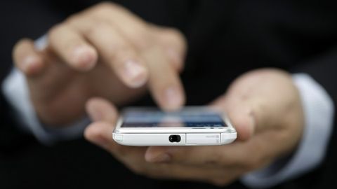 Qozog‘istonda mansabdorlarga ish joyida smartfonlardan foydalanish taqiqlandi