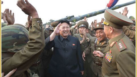 Ким Чен Ин узоққа отадиган артиллерия машғулотларига раҳбарлик қилди