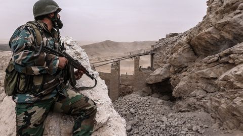 Putin Suriyadagi rossiyalik harbiylarga Palmirani minadan tozalashda qatnashishni topshirdi