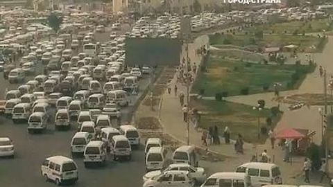 Video: Namanganda Damas’lar qurshovida qolgan Toyota