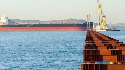 Туркия юк кемаси Россия Керч бўғозида қураётган кўприкни шикастлади