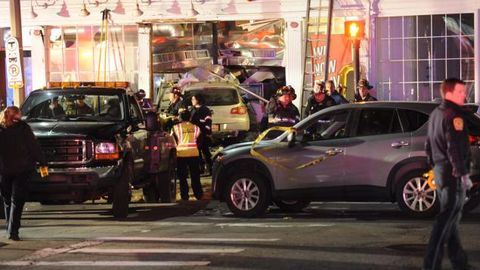 Massachusets shtatida yo‘ltanlamas restoranga kelib urildi, 3 kishi halok bo‘ldi