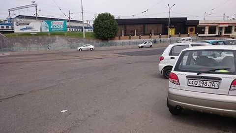 Foto: Toshkentda Markaziy temiryo‘lchilar poliklinikasi oldidagi tramvay relslari ko‘mib tashlandi