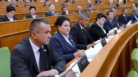 Senat majlisida prokuratura organlari faoliyati ustidan nazorat komissiyasi tuzildi