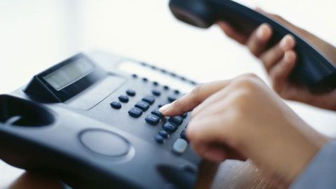 Швециялик киши билан суҳбатлашиш имконини берувчи телефон рақами пайдо бўлди