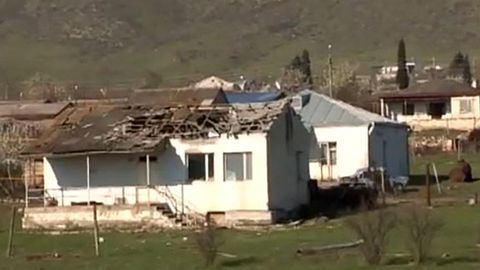 Боку ва Степанакерт жангларнинг давом этаётгани ҳақида бир-бирига зид баёнотлар берди