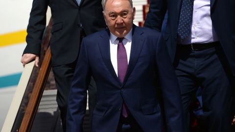 Нурсултон Назарбоев амалий ташриф билан Тошкентга келди