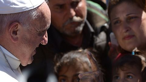 Rim papasi Lesbos orolidan 12 nafar musulmon qochqin bilan birga qaytdi