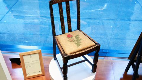 Joan Rouling “Garri Potter”ni yozgan stul 394 ming dollarga sotildi