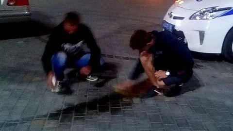 Qrimning Yevpatoriya shahrida politsiyachilar driftdan keyin haydovchilarga shina izlarini yuvdirdi (video)