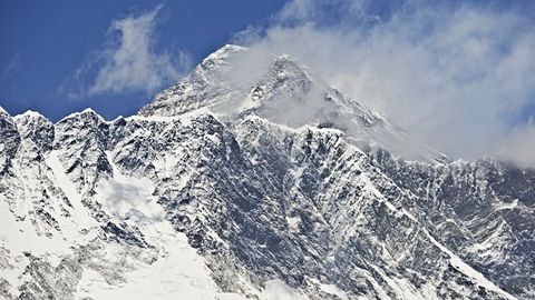 Everestda dom-daraksiz yo‘qolgan hindistonlik alpinistning jasadi topildi