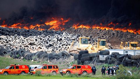 Madrid yaqinida Yevropadagi eng yirik g‘ildirak rezinalari uyumiga o‘t ketdi